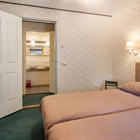 In With A Garden Hotel
